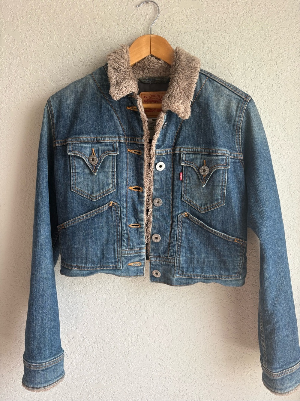 Levi’s Sherpa Lined Cropped Denim Trucker Jacket Women’s Large Faux Fur Collar